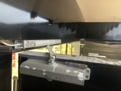 守护“生命之门”——金捍力电动闭门器