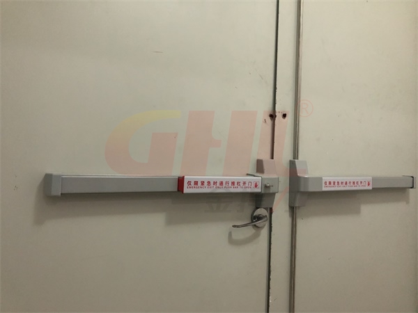 金捍力推杆锁经久耐用,2年依然崭新发亮