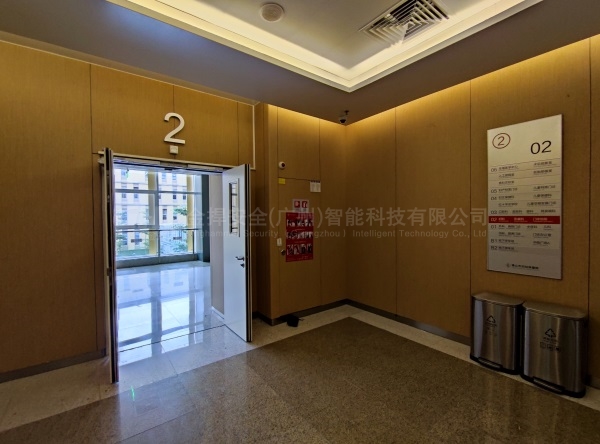 医院电梯间安装常开式防火门电动闭门器